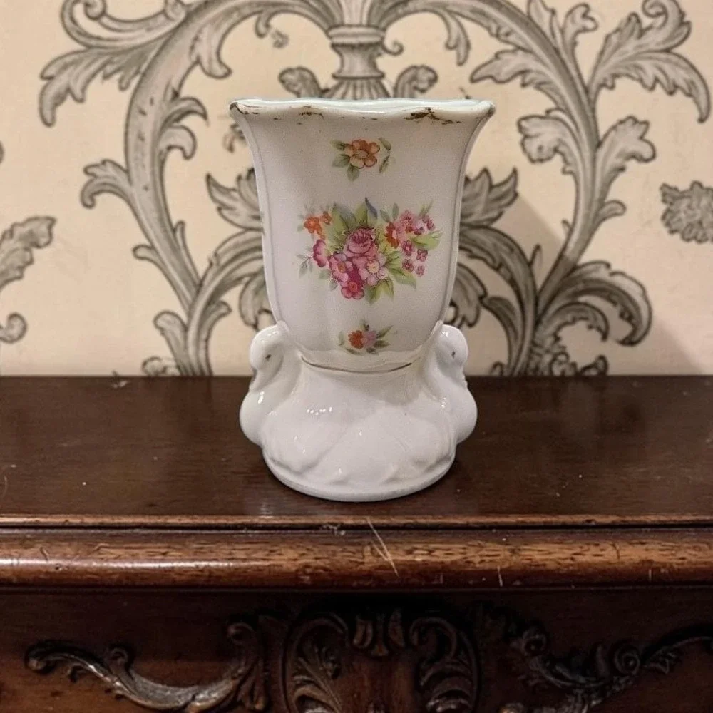 Art Nouveau Gold‑Eyed Swan Bud Vase, Vintage Japan Floral Bouquet‎ Holder